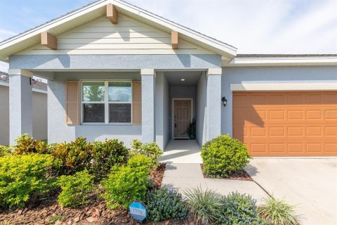 House in Tavares, Florida 3 bedrooms, 165.46 sq.m. № 1911730 - photo 3