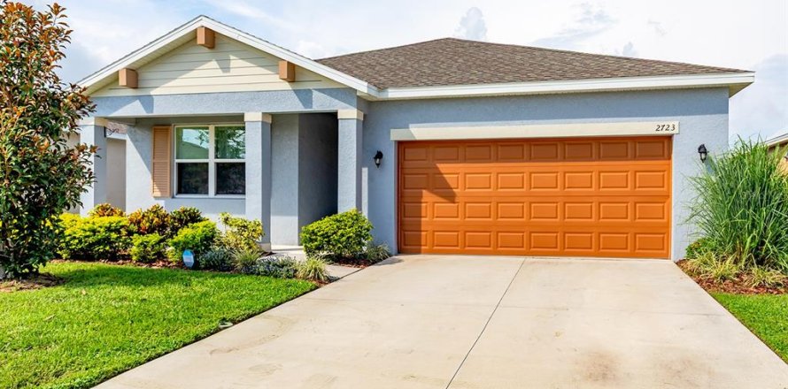 House in Tavares, Florida 3 bedrooms, 165.46 sq.m. № 1911730