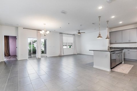 House in Tavares, Florida 3 bedrooms, 165.46 sq.m. № 1911730 - photo 5