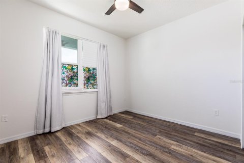 House in Tavares, Florida 3 bedrooms, 165.46 sq.m. № 1911730 - photo 18