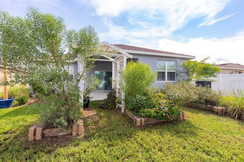House in Tavares, Florida 3 bedrooms, 165.46 sq.m. № 1911730 - photo 24