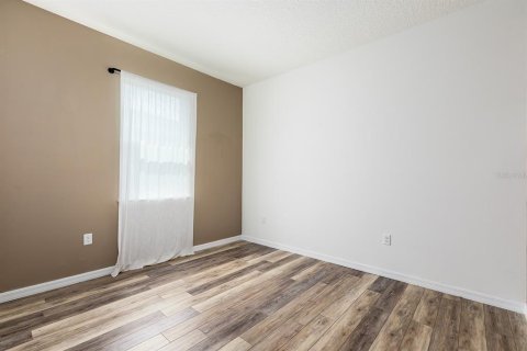 House in Tavares, Florida 3 bedrooms, 165.46 sq.m. № 1911730 - photo 20