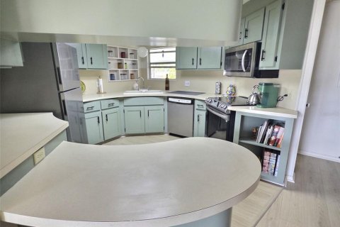 Appartement à louer à Largo, Floride: 2 chambres, 120.4 m2 № 2196908 - photo 3