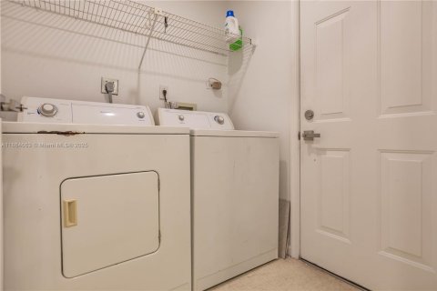 Casa en alquiler en Homestead, Florida, 3 dormitorios, 138.24 m2 № 1893064 - foto 25