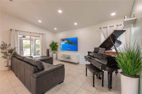 Casa en alquiler en Homestead, Florida, 3 dormitorios, 138.24 m2 № 1893064 - foto 8