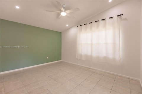 Casa en alquiler en Homestead, Florida, 3 dormitorios, 138.24 m2 № 1893064 - foto 11