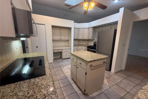 House in Leesburg, Florida 2 bedrooms, 211.82 sq.m. № 2216980 - photo 10