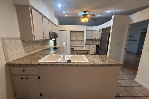 House in Leesburg, Florida 2 bedrooms, 211.82 sq.m. № 2216980 - photo 12