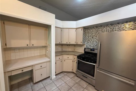 House in Leesburg, Florida 2 bedrooms, 211.82 sq.m. № 2216980 - photo 8