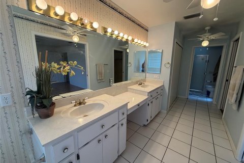 House in Leesburg, Florida 2 bedrooms, 211.82 sq.m. № 2216980 - photo 21