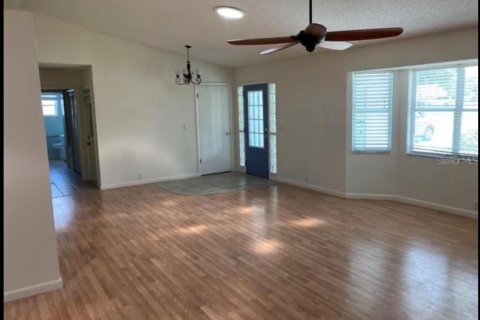 House in Leesburg, Florida 2 bedrooms, 211.82 sq.m. № 2216980 - photo 4