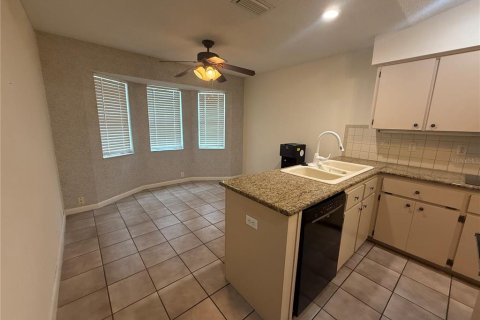 House in Leesburg, Florida 2 bedrooms, 211.82 sq.m. № 2216980 - photo 11
