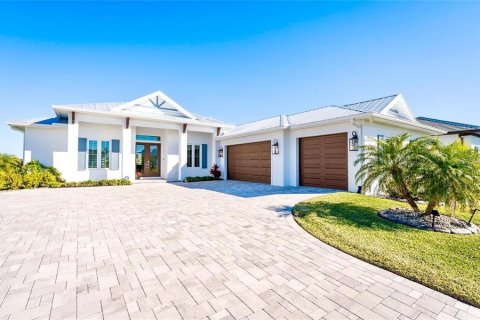 House in Palmetto, Florida 4 bedrooms, 280.19 sq.m. № 2108126
