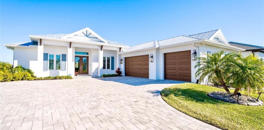 House in Palmetto, Florida 4 bedrooms, 280.19 sq.m. № 2108126