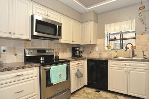 House in Palm Harbor, Florida 2 bedrooms, 134.43 sq.m. № 1395617 - photo 10