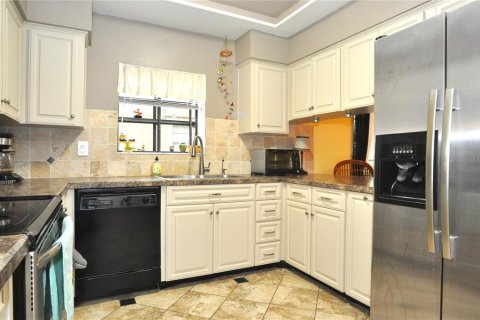 House in Palm Harbor, Florida 2 bedrooms, 134.43 sq.m. № 1395617 - photo 11