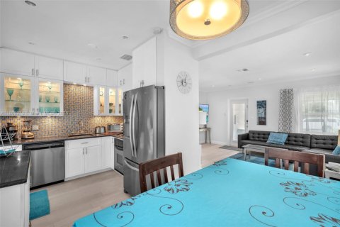 Casa en alquiler en Hollywood, Florida, 2 dormitorios, 111.48 m2 № 1933962 - foto 9
