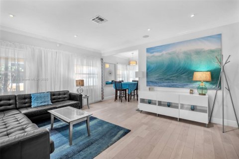 Casa en alquiler en Hollywood, Florida, 2 dormitorios, 111.48 m2 № 1933962 - foto 4