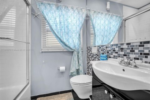 Casa en alquiler en Hollywood, Florida, 2 dormitorios, 111.48 m2 № 1933962 - foto 26