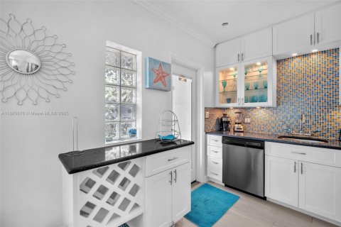 Casa en alquiler en Hollywood, Florida, 2 dormitorios, 111.48 m2 № 1933962 - foto 12