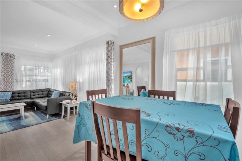 Casa en alquiler en Hollywood, Florida, 2 dormitorios, 111.48 m2 № 1933962 - foto 7