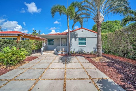 Casa en alquiler en Hollywood, Florida, 2 dormitorios, 111.48 m2 № 1933962 - foto 1
