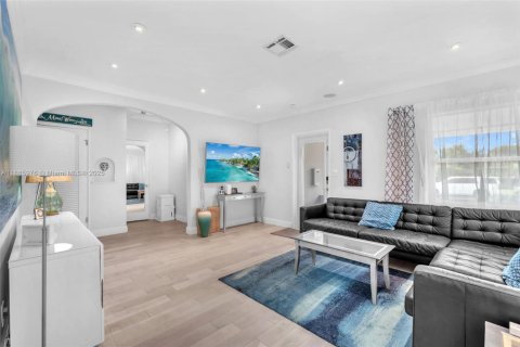 Casa en alquiler en Hollywood, Florida, 2 dormitorios, 111.48 m2 № 1933962 - foto 6