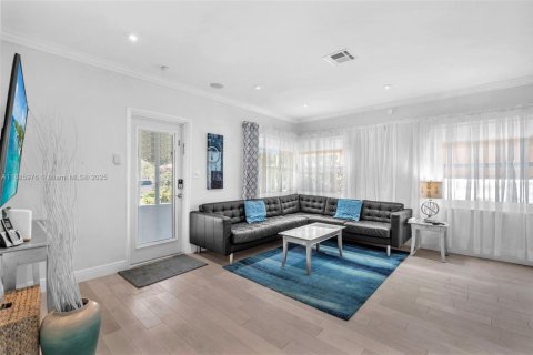 Casa en alquiler en Hollywood, Florida, 2 dormitorios, 111.48 m2 № 1933962 - foto 5