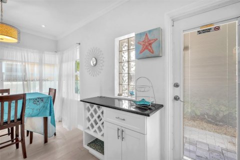 Casa en alquiler en Hollywood, Florida, 2 dormitorios, 111.48 m2 № 1933962 - foto 14