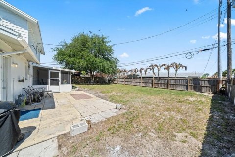 House in Merrit Island, Florida 3 bedrooms, 136.57 sq.m. № 2209355 - photo 29