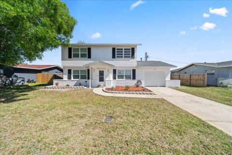 House in Merrit Island, Florida 3 bedrooms, 136.57 sq.m. № 2209355
