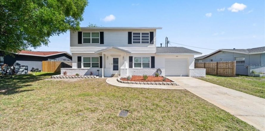 House in Merrit Island, Florida 3 bedrooms, 136.57 sq.m. № 2209355