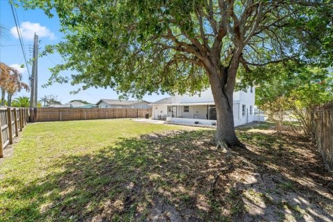 House in Merrit Island, Florida 3 bedrooms, 136.57 sq.m. № 2209355 - photo 28