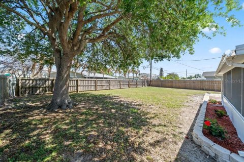 House in Merrit Island, Florida 3 bedrooms, 136.57 sq.m. № 2209355 - photo 27