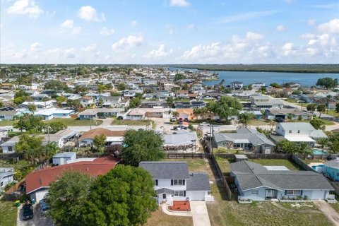 House in Merrit Island, Florida 3 bedrooms, 136.57 sq.m. № 2209355 - photo 6