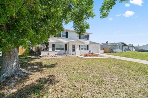 House in Merrit Island, Florida 3 bedrooms, 136.57 sq.m. № 2209355 - photo 3