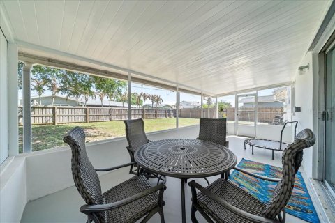 House in Merrit Island, Florida 3 bedrooms, 136.57 sq.m. № 2209355 - photo 26