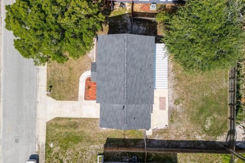 House in Merrit Island, Florida 3 bedrooms, 136.57 sq.m. № 2209355 - photo 8