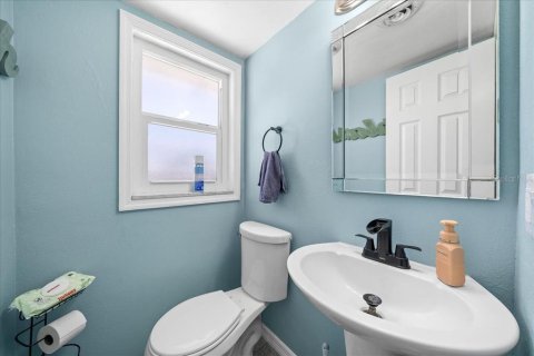 House in Merrit Island, Florida 3 bedrooms, 136.57 sq.m. № 2209355 - photo 19
