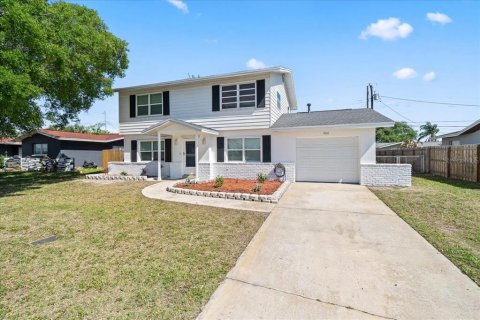 House in Merrit Island, Florida 3 bedrooms, 136.57 sq.m. № 2209355 - photo 2