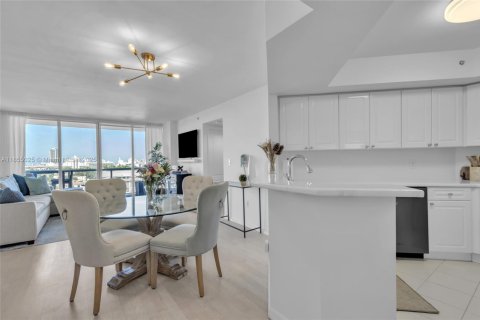 Copropriété à vendre à Miami Beach, Floride: 2 chambres, 104.98 m2 № 2021422 - photo 3