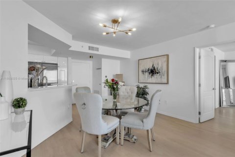 Copropriété à vendre à Miami Beach, Floride: 2 chambres, 104.98 m2 № 2021422 - photo 5