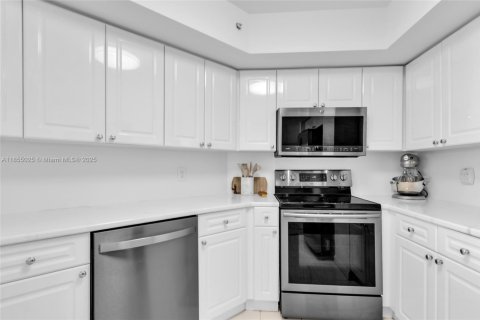 Copropriété à vendre à Miami Beach, Floride: 2 chambres, 104.98 m2 № 2021422 - photo 18