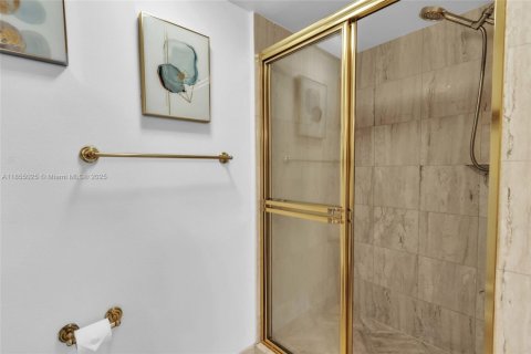 Copropriété à vendre à Miami Beach, Floride: 2 chambres, 104.98 m2 № 2021422 - photo 19