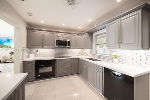 House in Fort Lauderdale, Florida 3 bedrooms, 169.36 sq.m. № 2033256 - photo 4
