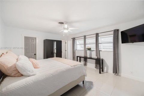 House in Fort Lauderdale, Florida 3 bedrooms, 169.36 sq.m. № 2033256 - photo 8