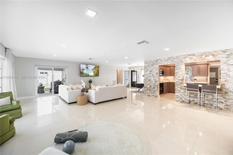 House in Fort Lauderdale, Florida 3 bedrooms, 169.36 sq.m. № 2033256 - photo 18