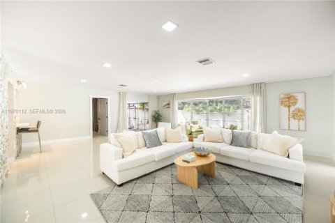 House in Fort Lauderdale, Florida 3 bedrooms, 169.36 sq.m. № 2033256 - photo 3