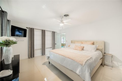 House in Fort Lauderdale, Florida 3 bedrooms, 169.36 sq.m. № 2033256 - photo 9
