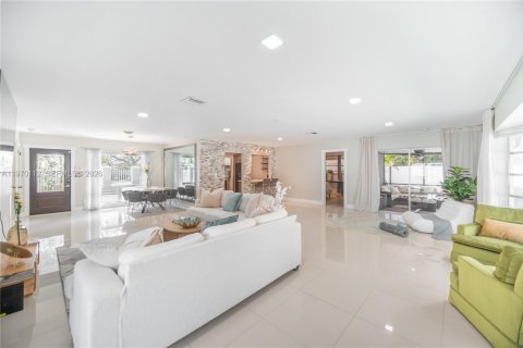 House in Fort Lauderdale, Florida 3 bedrooms, 169.36 sq.m. № 2033256 - photo 7